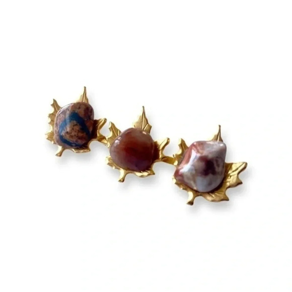 Vintage Jewelry - Vintage Gold Tone Maple Leaf Bar Brooch with Natural Stone Agates.​